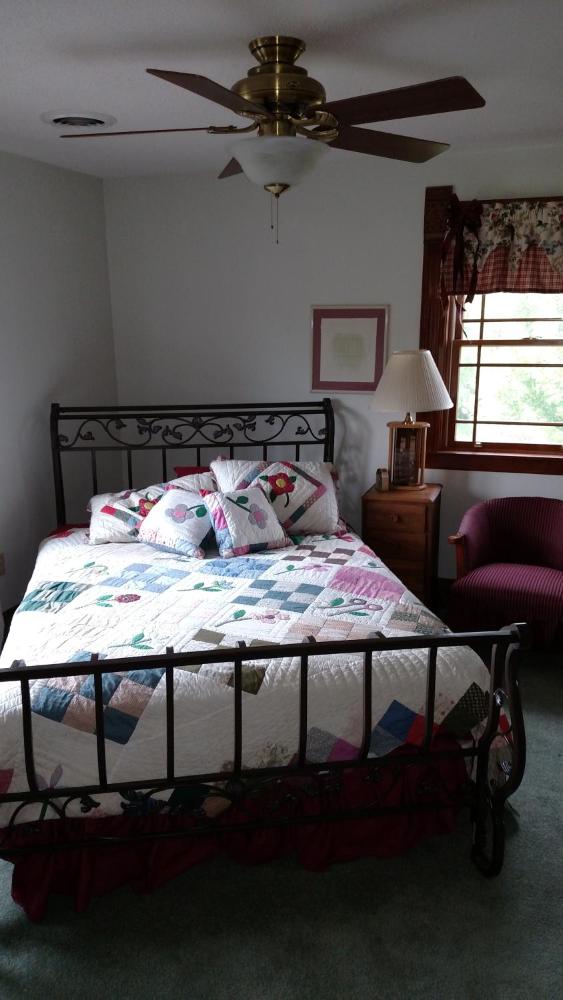 Knox - Double Room with Shared Bathroom interior